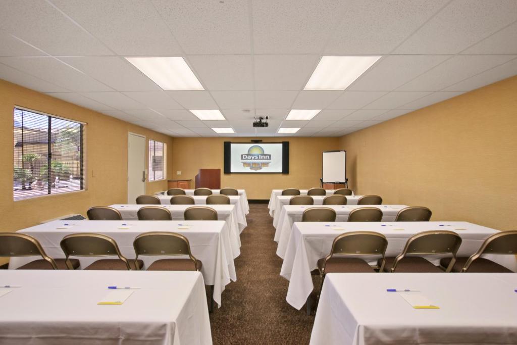Days Inn by Wyndham Las Vegas Wild Wild West Gambling Hall image 14